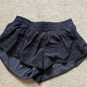 LuluLemon Hotty Hot 2.5 black camo shorts